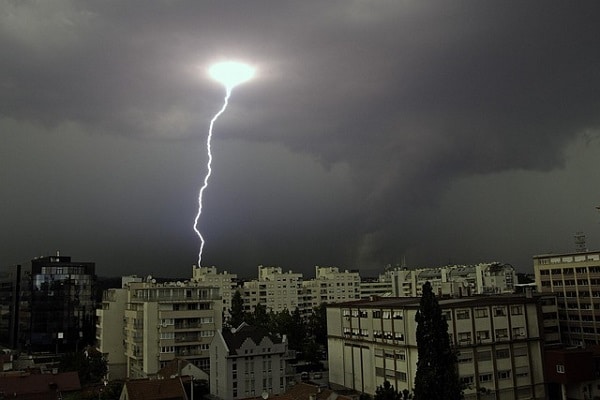 tormenta eléctrica red de alcantarillado